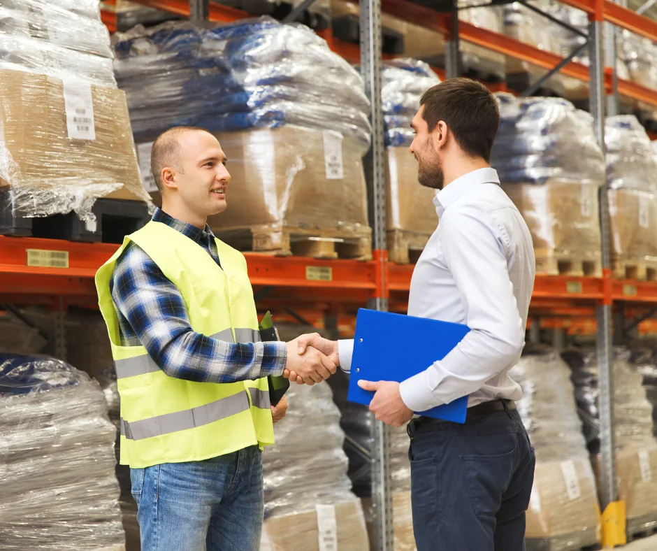 What’s The Difference Between a Customs Broker vs Freight Forwarder? What’s The Difference Between a Customs Broker vs Freight Forwarder?