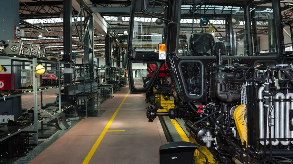 tractor-factory-1024x576 tractor-factory-1024x576